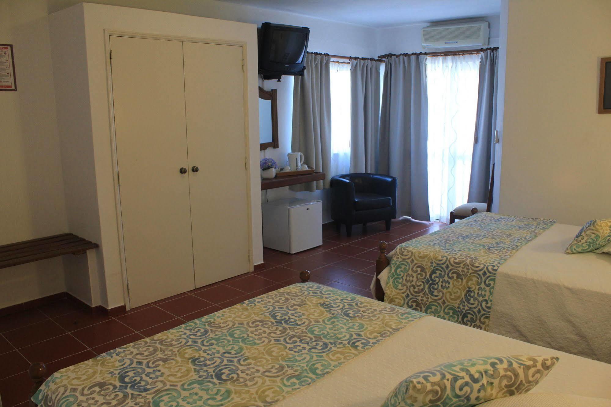 Manta Guest Bed & Breakfast Manta Rota Bagian luar foto