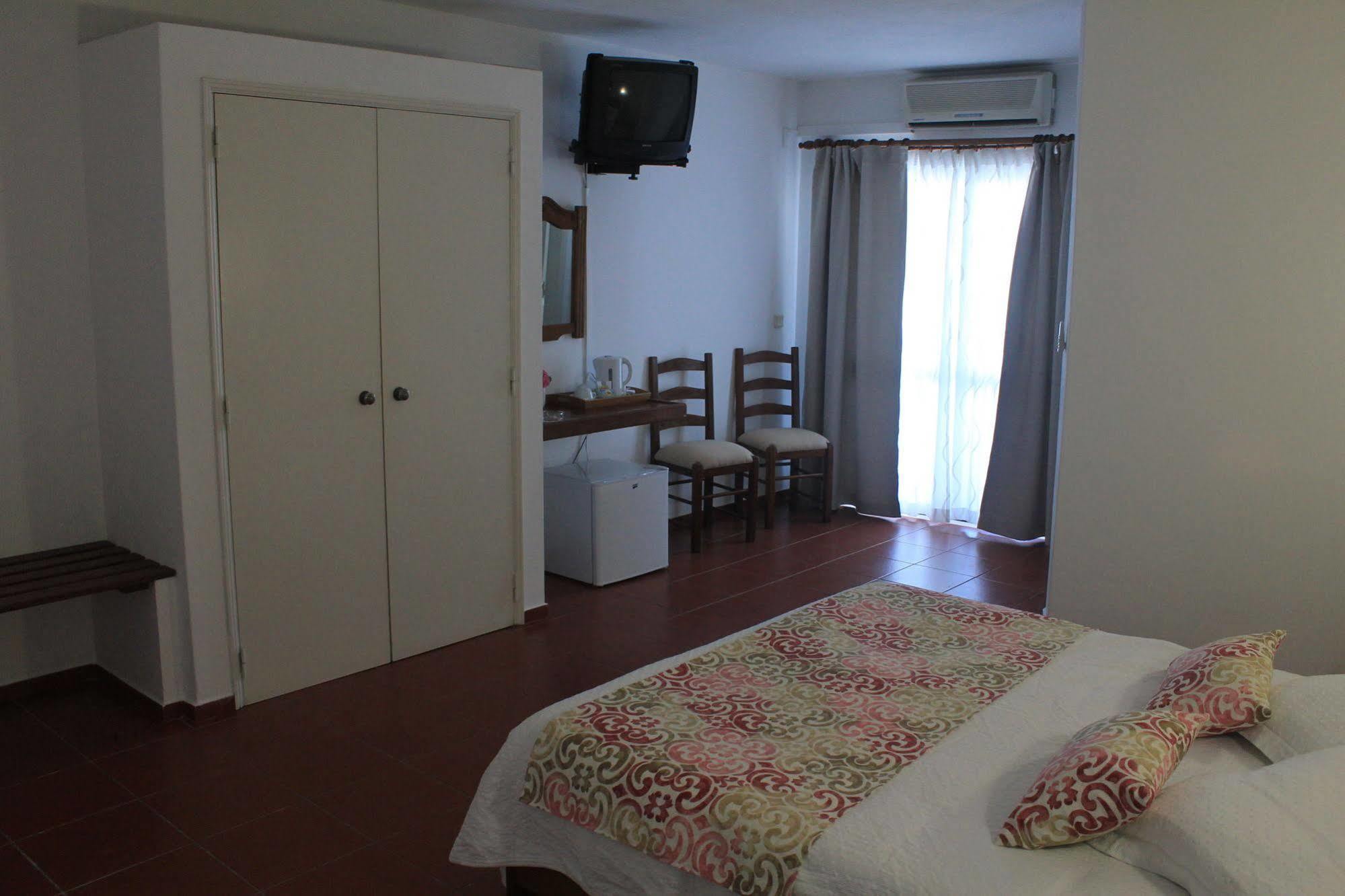 Manta Guest Bed & Breakfast Manta Rota Bagian luar foto